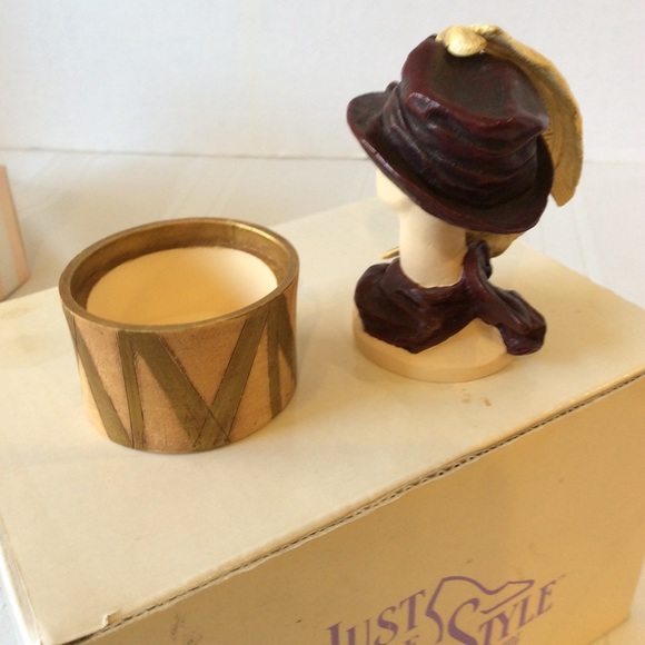 Collectible Miniature Ring Box - Picture 3 of 3